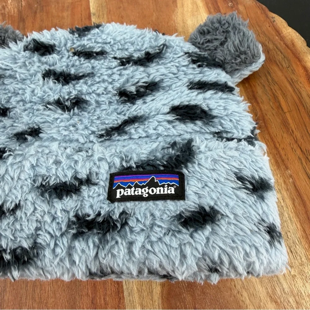 Patagonia Baby Furry Friends Winter Hat light plume grey animal print 3-6 months